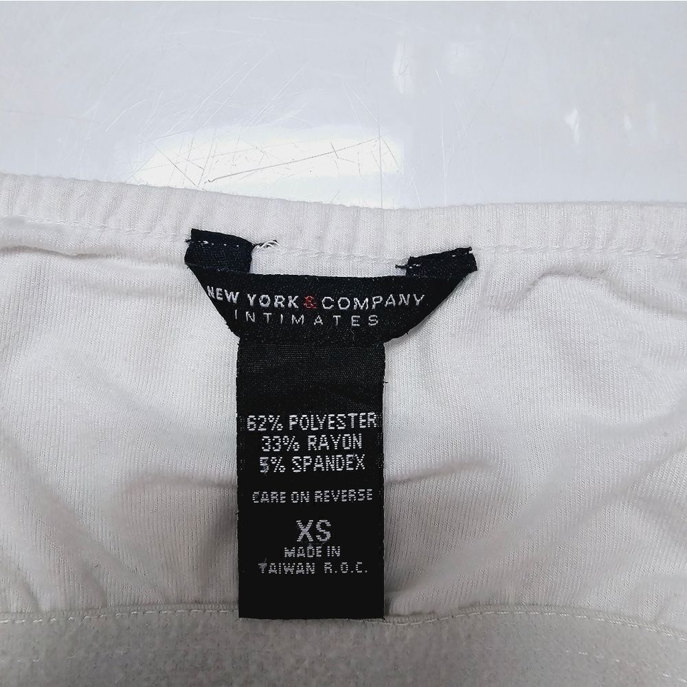 New York & Co. - Picture 2 of 3
